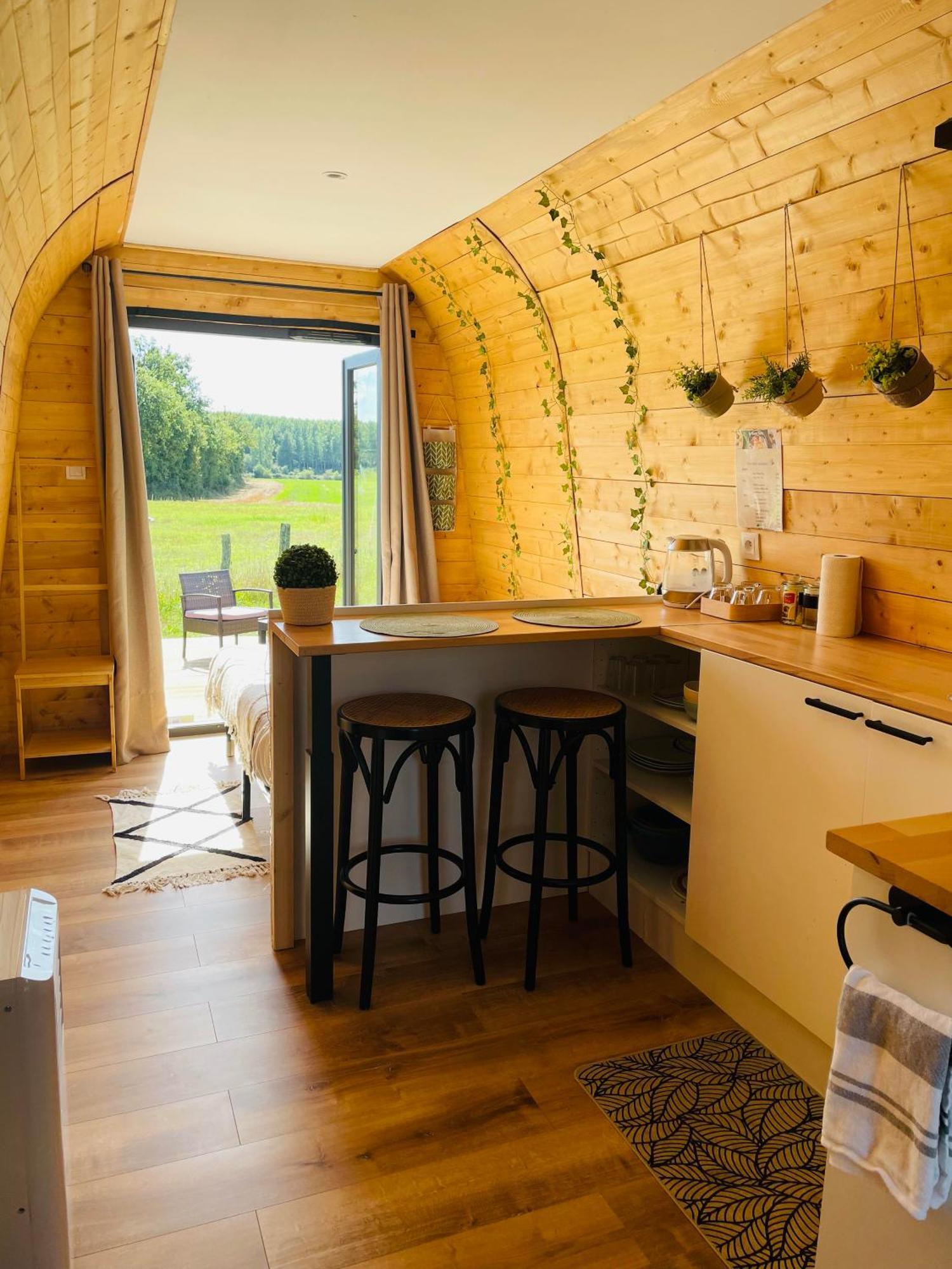 Logement Insolite : La Ruche Verte Monts-sur-Guesnes Экстерьер фото